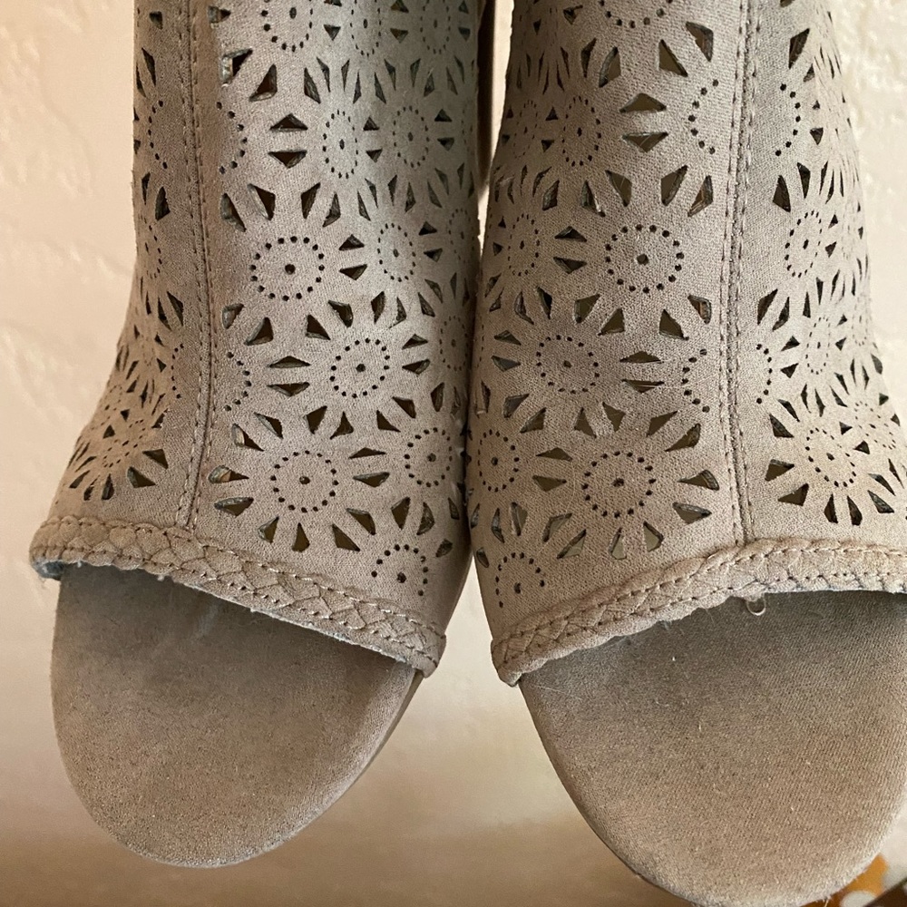 Lauren Conrad heels - Picture 3 of 5